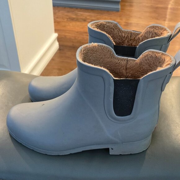 Women's Fur-Lined Gray Rainboots - Picture 3 of 4